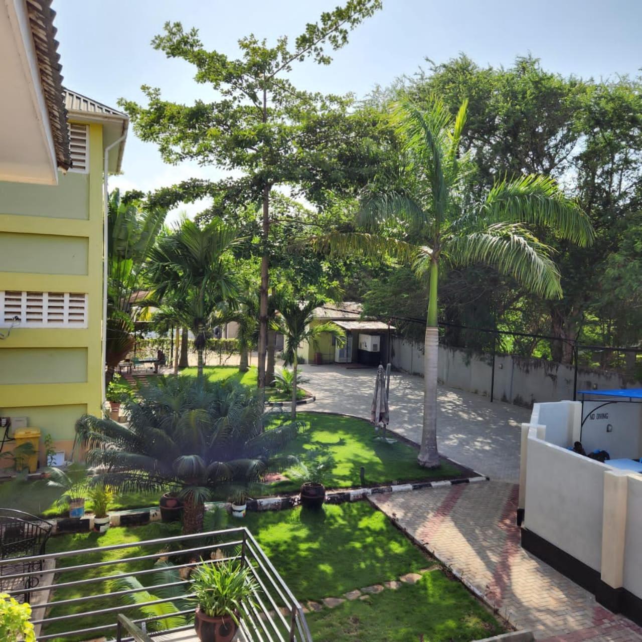 Len Apartments Dar es Salaam Exterior photo